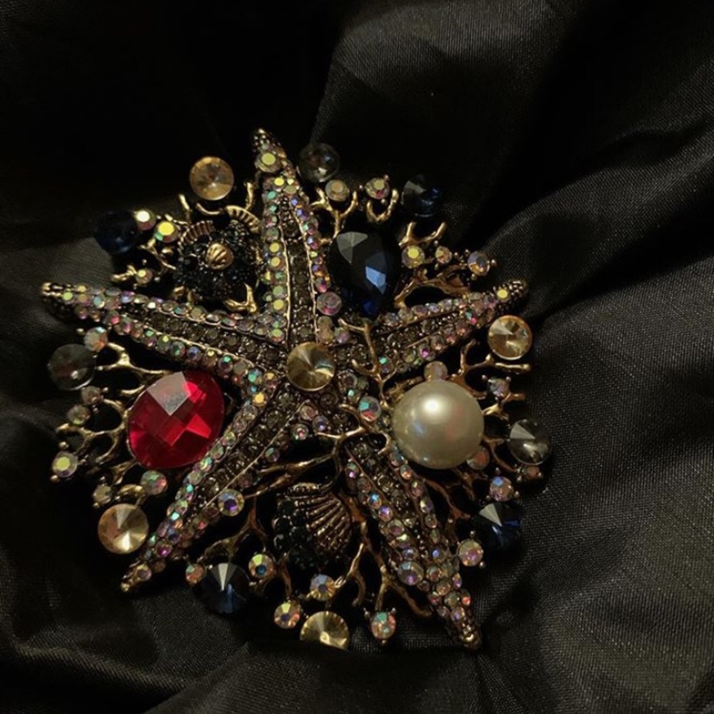 These are the back of the brooches.